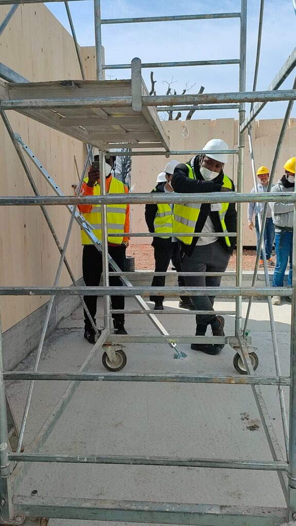 Pannelli XLAM – visita al ponteggio del cantiere della casa in legno